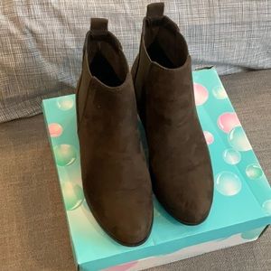 Women’s stack low block heel